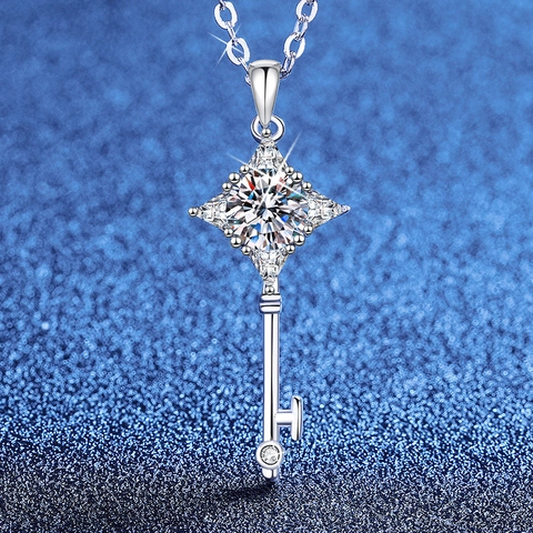 925 Sterling Silver Moissanite Key Pendant Necklace For Women Star Pattern Adjustable D Color VVS1 Moissanite Fine Jewelry