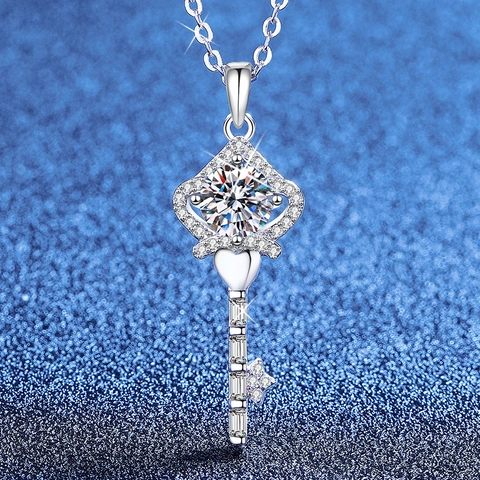 Collana con Pendente a Chiave Corona in Argento Sterling 925 per Donna Gioielli con Catena a Clavicola in Moissanite di Lusso con Pietra ad Alto Contenuto di Carbonio