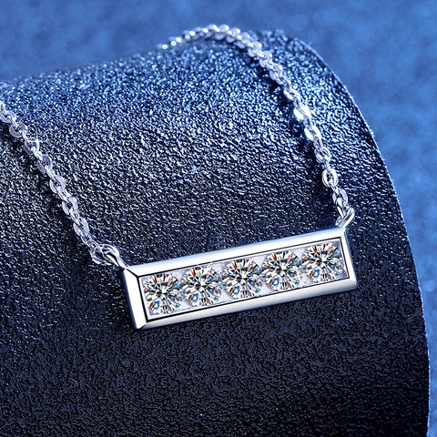 Collana in Argento Sterling 925 Con Moissanite per Donna Ciondolo Bar Rettangolare 1 Carato Cinque Pietre Intarsiate Gioielli Regalo