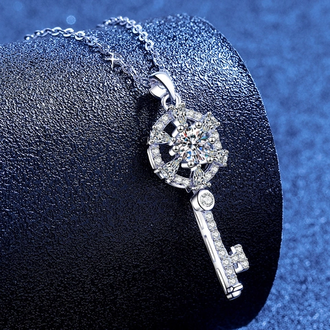 Collana con Ciondolo a Chiave in Argento Sterling 925 Moissanite Elegante Collana in Zirconia a Forma di Chiave di Lusso per Donna Regalo Gioielli