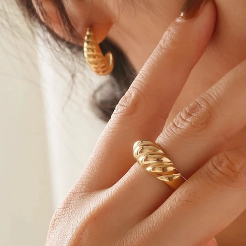Anillo Croissant de Acero Inoxidable para Mujer Anello de Cúpula Trenzada Bañado en Oro Joyería Minimalista Estilo Francés