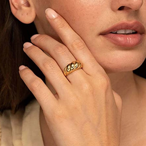 Anillo Croissant de Acero Inoxidable para Mujer Anello de Cúpula Trenzada Bañado en Oro Joyería Minimalista Estilo Francés