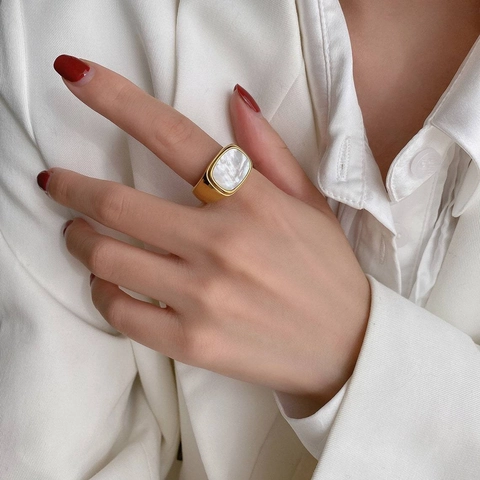 Anello Sigillo in Acciaio Inossidabile per Uomo Donna Placcato Oro 18K Anello Quadrato con Madreperla Smalto Nero Anello Geometrico