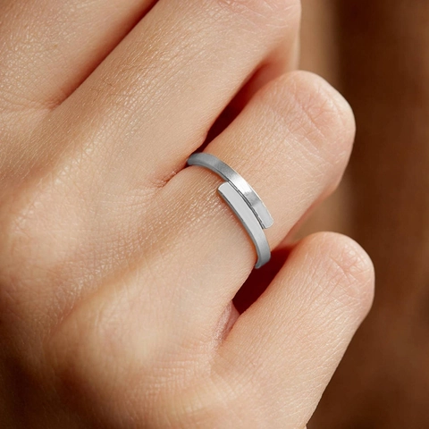 Minimalist Stainless Steel Open Ring Geometric Bypass Design Plain Band Adjustable Fashion Jewelry Finger Ring For Men Women