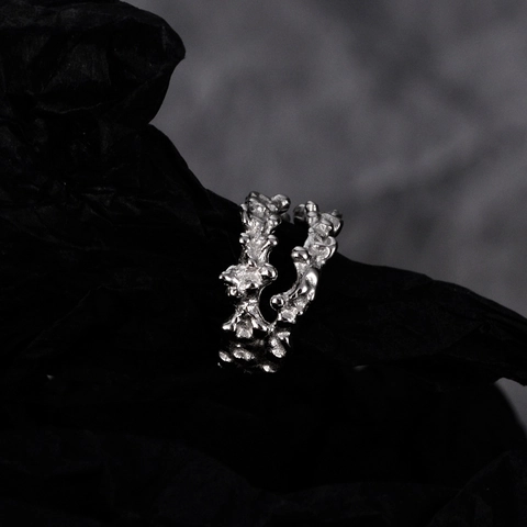 Pendiente de Clip de Plata de Ley S925 Metal Líquido Textura Gota de Lluvia Para Mujer Minimalista Calado Sin Perforación Pieza Única