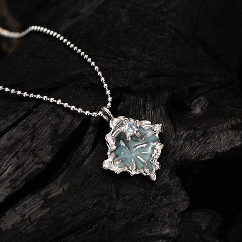 Collar Con Colgante Plisado Irregular de Plata de Ley S925 para Mujer Esmalte Azul Incrustaciones de Strass Joyería Cadena