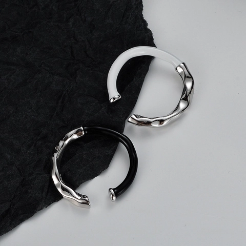 Anillo de Plata de Ley S925 Metal Líquido para Mujer Anillo Abierto Ajustable Texturizado Minimalista Esmalte Negro Blanco Joyería