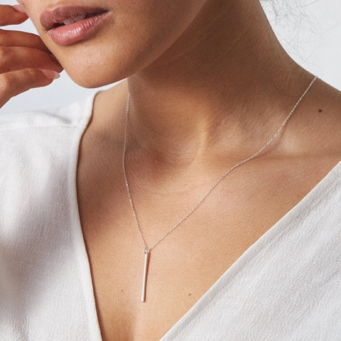 Collana con Ciondolo a Barra Verticale Minimalista in Acciaio Inossidabile per Donna Gioielli con Catena a Clavicola Semplice