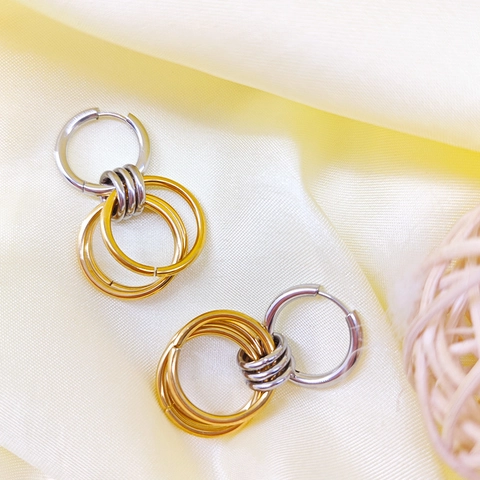Edelstahl Zweifarbig Ineinandergreifende Ring Ohrringe 18K Vergoldet Geometrische Ohrenschnalle Mode Schmuck Für Damen