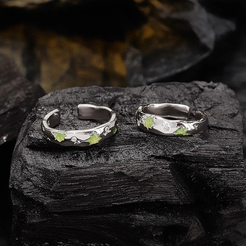 Diseño de Nicho Clip de Oreja de Plata de Ley 925 con Diamantes de Imitación Esmalte Irregular Pendientes sin Perforación para Mujer Joyería