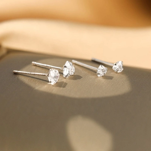925 Sterling Silver Heart Stud Earrings For Women Clear Zirconia Inlaid Four Prong Sparkling Small Ear Studs Jewelry Gift White Gold Plated