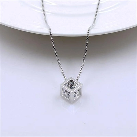 Collier Pendentif Cube Creux en Argent Sterling S925 pour Femmes Mode Bijoux Cadeau de Chaîne de Clavicule en Strass Géométrique