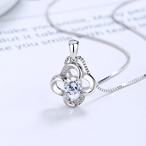 Collana Quadrifoglio in Argento Sterling 925 per Donna Ciondolo in Zirconia Elegante Catena Veneziana Gioielli di Nicchia
