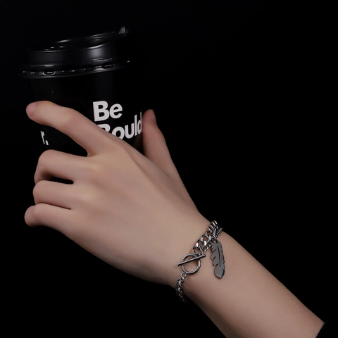 Bracciale a Doppio Strato con Ciondolo a Piuma in Acciaio Inossidabile per Uomo Donna Elegante Chiusura a Scomparsa Gioielli