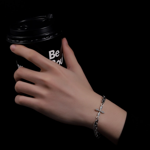Bracciale a Catena a Doppio Strato in Acciaio al Titanio con Quadrifoglio per Uomo Donna Minimalista Placcato Argento Targhetta ID Pendente Fiore