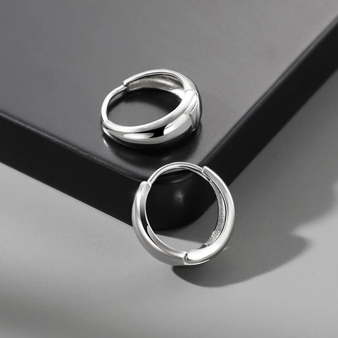Boucles d'Oreilles Créoles Huggie Minimalistes Argentées pour Hommes Femmes Unisexe Brillantes Géométriques Ovales Bijoux Mode