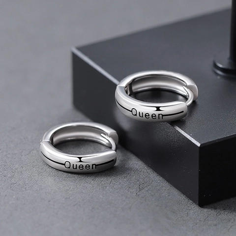 Minimalistische Kupfer Ohrringe Für Herren Damen Punk Hip Hop Queen Buchstaben Kronen Muster Galvanisiert Silber Schmuck
