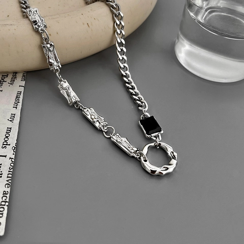Collana con Pendente in Acciaio al Titanio con Texture Lavica Irregolare per Uomo Donna Catena Cubana Asimmetrica con Strass Neri