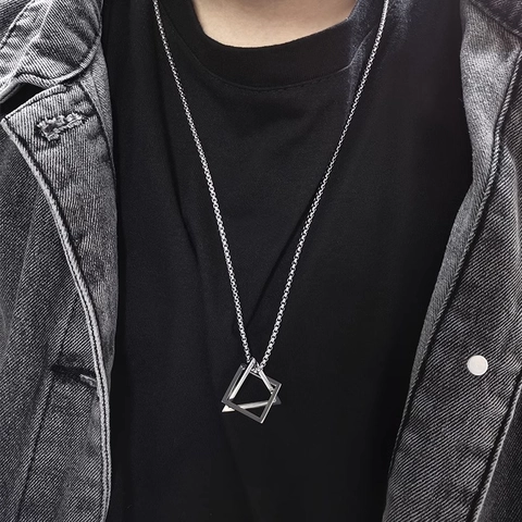 Collana con Pendente Geometrico in Acciaio al Titanio Hip Hop Triangolo Quadrato Intrecciato Strass Gioielli Lucidati Unisex