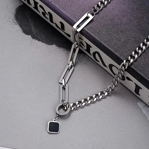 Titanium Stalen Ketting Met Asymmetrische Schakel En Paperclip Ketting Zwarte Vierkante Hanger Minimalistische Industriële Sieraden Uniseks