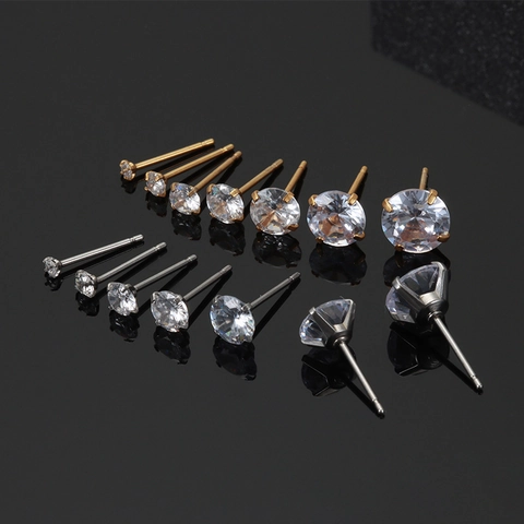 Pendientes de Botón de Acero de Titanio Unisex con Diamantes de Imitación Cuatro Garras Redondo Piercing Estilo Cool Joyería