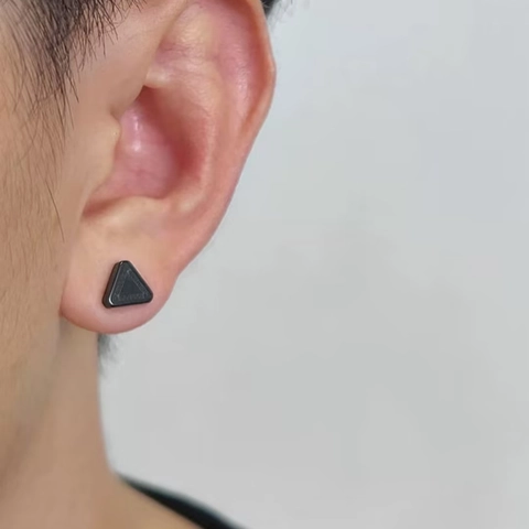 Unisex Stainless Steel Triangle Ear Clip Non-Pierced Meander Pattern Clip-on Earrings Korean Style Geometric Earring Jewelry