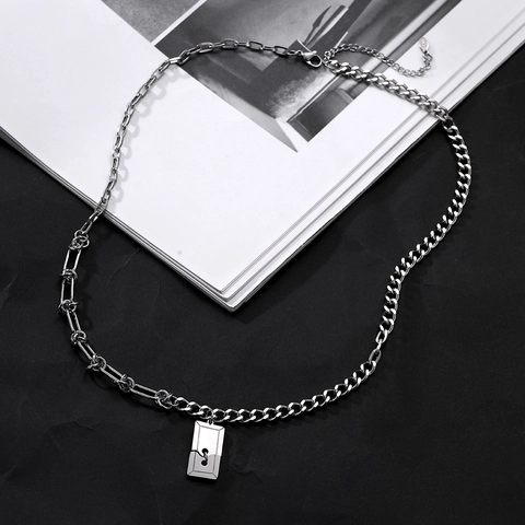 Collana con Pendente a Catena Asimmetrica in Acciaio al Titanio per Uomo Donna Piastrina Quadrata Geometrica Catena Hip Hop Gioielli