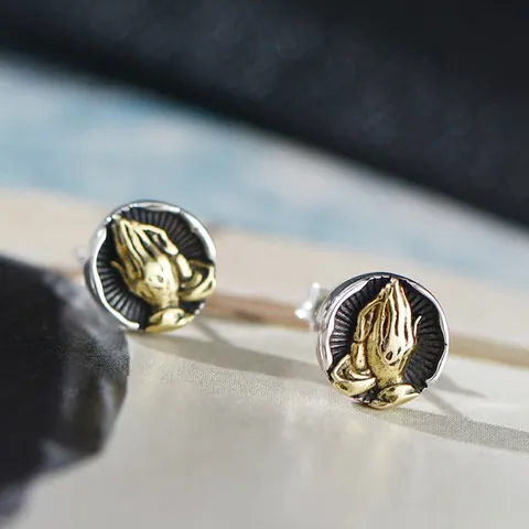 Vintage Praying Hands Stud Earrings Retro Religious Round Relief Gold Silver Two Tone Copper Earrings For Men Women Unisex Jewelry Accessory