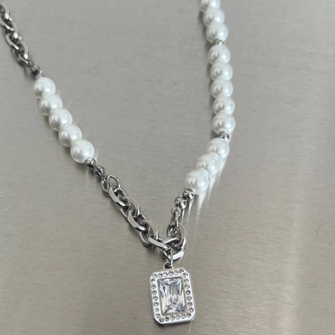 Collana in Acciaio al Titanio con Cuciture in Perle Artificiali per Uomo Donna Gioielli con Ciondolo a Strass Rettangolare Hip Hop