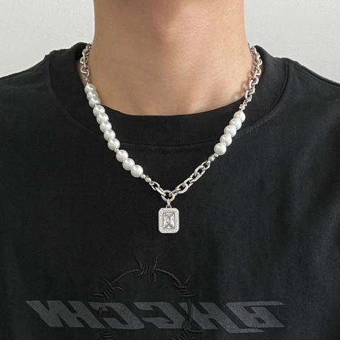 Collana in Acciaio al Titanio con Cuciture in Perle Artificiali per Uomo Donna Gioielli con Ciondolo a Strass Rettangolare Hip Hop