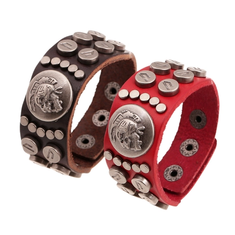 Bracciale in Vera Pelle Punk per Uomo Donna Retro Teschio Guerriero Rilievo Rivetto Polsino Regolabile Rock Gothic Gioielli