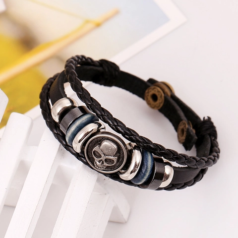 Bracciale Multistrato da Uomo in Pelle di Vacca Punk Rock Con Placca a Teschio in Lega Vintage Gioielli Street Retro Fatti a Mano