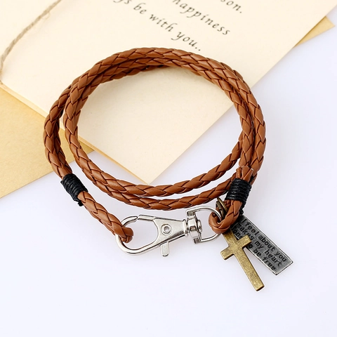 Vintage Punk PU Leder Geflochtenes Mehrlagiges Wickelarmband Mit Legierung Kreuz Anhänger Und Gravierter Metallplatte Unisex Schmuck
