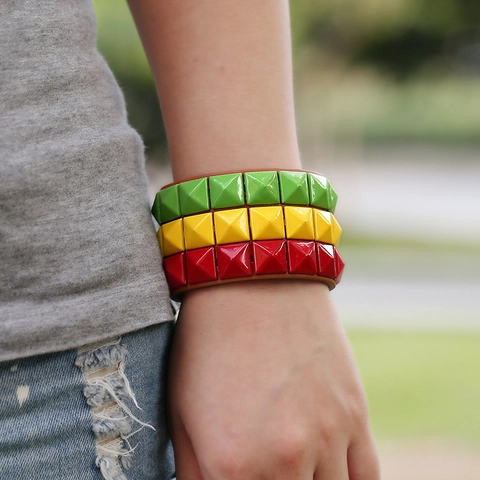 Handmade Jamaica Flag Color Red Yellow Green Pyramid Studded Wide Leather Cuff Bracelet Rock Punk Cowhide Wristband Men Women