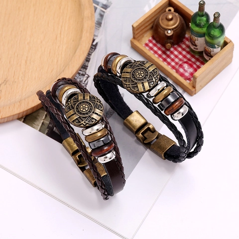 Bracciale in Pelle di Vacca Intrecciata Multistrato Vintage per Uomo Piastra Metallica Totem Stile Punk Bohemien Gioielli da Polso Uomo