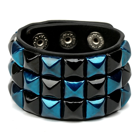 Punk Rock Breites Kunstleder Armband Mit Drei Reihen Quadratischen Pyramiden Nieten Verstellbaren Metall Druckknöpfen Unisex Schmuck