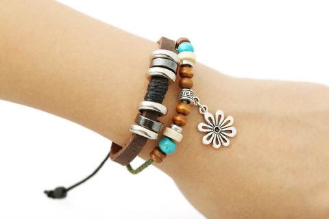 Vintage Böhmisch Mehrlagiges Rindsleder Geflochtenes Armband Für Damen Legierung Blume Anhänger Perlen Wrap Armband Handgefertigter Schmuck Geschenk