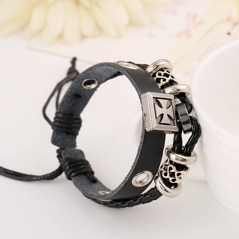 Retro Punk Mehrlagiges Lederarmband Für Herren Damen Kreuz Legierung Anhänger Geflochtene Kordel Verstellbares Handgewebtes Armband