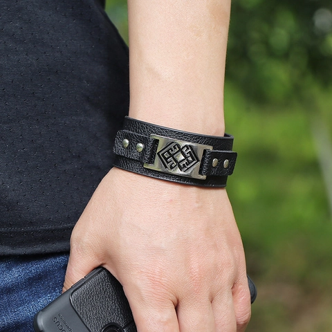 Pulsera Vintage Punk de Cuero PU Ancha para Hombre Mujer Tótem Étnico Geométrico Placa de Metal Remache Muñequera Ajustable Joyería