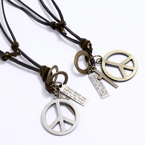 Vintage Herren Rindsleder Anhänger Halskette Verstellbar Legierung Friedenszeichen Kreuz Beschriftete Platte Lange Pulloverkette Schmuck