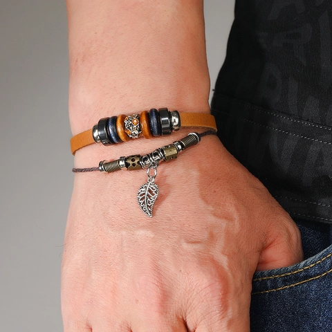 Bracciale Multistrato Vintage in Pelle con Perline per Uomo Donna Fatto a Mano Pendente a Foglia Gioielli Etnici Regolabili