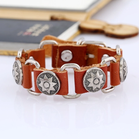 Bracciale Vintage in Pelle Bovina Marrone Retro Punk Unisex Hip Hop Con Borchie in Metallo a Stella Ottagonale Anelli in Lega