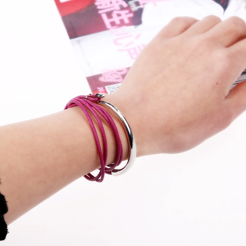 Vintage Handgefertigtes Top-Schicht Rindsleder Wickelarmband Für Unisex Mehrlagige Legierung Metallrohr Schnur Armband Modeschmuck