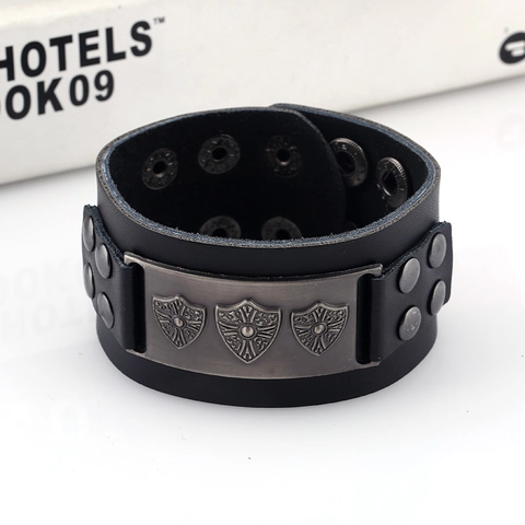 Vintage Punk Cowhide Leather Bracelet Men Alloy Shield Emblem Studded Wide Cuff Bracelet Retro Adjustable Hand Jewelry Gift