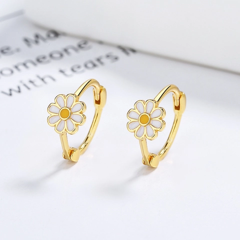 925 Sterling Silver Daisy Hoop Earrings For Women White Enamel Flower Huggie Earrings Fresh Simple Floral Jewelry Accessory