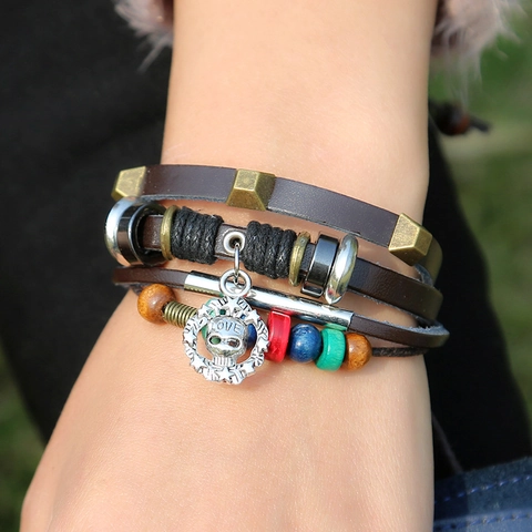 Bracciale in Pelle di Vacchetta Intrecciata Multistrato Vintage Punk Con Ciondolo a Teschio Perline di Legno Colorate Gioielli
