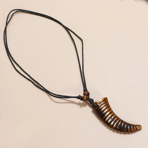 Collana Con Pendente a Corno di Bue in Resina Etnica Rétro Per Uomo Stile Punk Vintage Cordino Cerato Grani di Legno