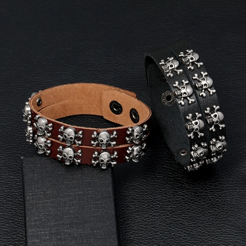 Bracciale in Pelle da Uomo Retro Punk Doppia Fila con Teschi in Lega Rivetti in Pelle di Vacchetta Rock Gothic Gioielli Regalo