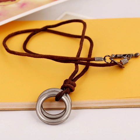 Vintage Double Circle Pendant Necklace For Men Retro Punk Style Alloy Metal Cowhide Leather Cord Long Adjustable Jewelry Accessory