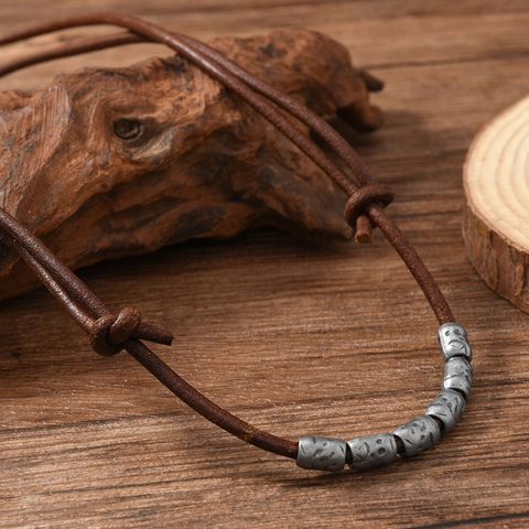 Collana in Pelle di Vacchetta Vintage per Uomo Regolabile Minimalista Ciondolo a Grani in Lega Gioielli Fatti a Mano Catena in Cordino